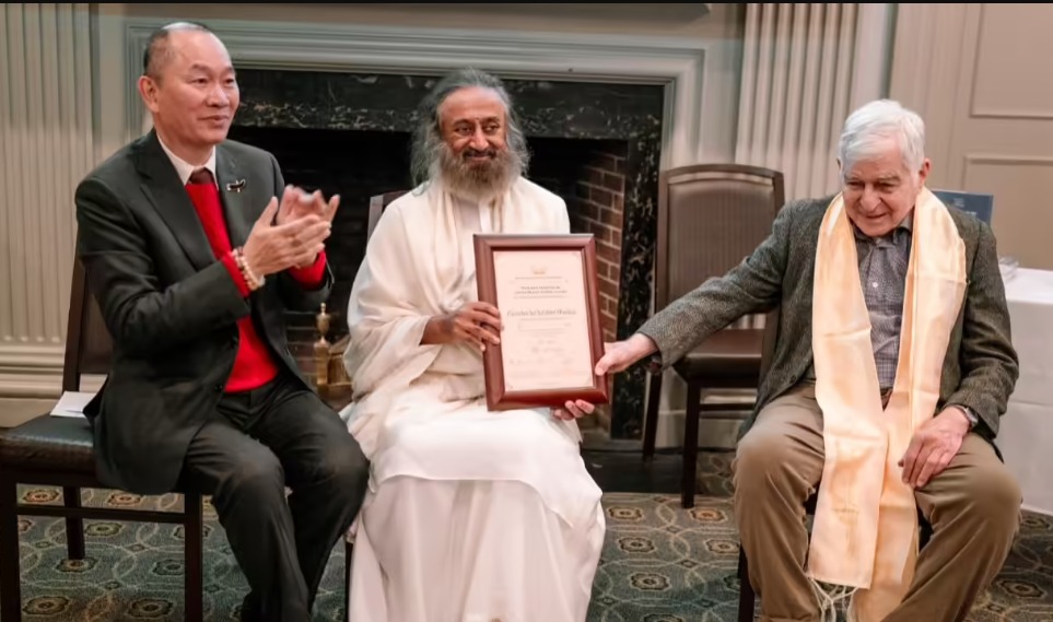 गुरुदेव श्री श्री रविशंकर को शांति और सुरक्षा के लिए मिला विश्व शांति एवं सुरक्षा नेतृत्व पुरस्कार, 2025